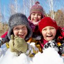 Пойдём гулять: 5 полезных зимних игр на свежем воздухе