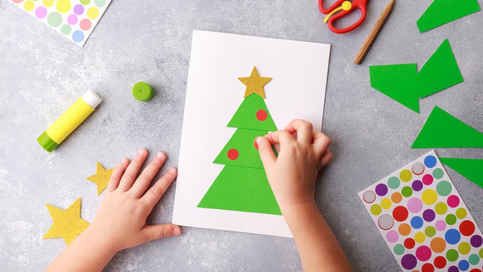 Как сделать новогоднюю открытку с детьми: мастер-класс от РИА Томск