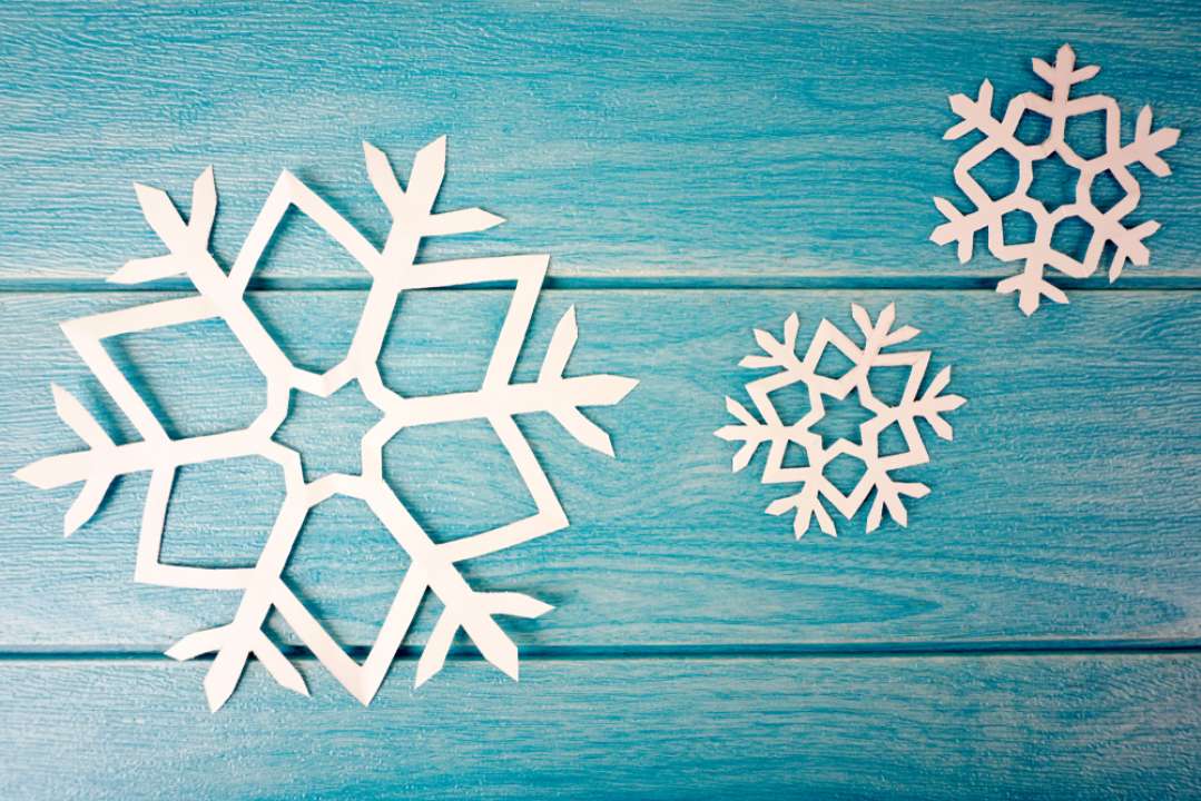 Новогодний совет: как сделать снежинку своими руками из бумаги?