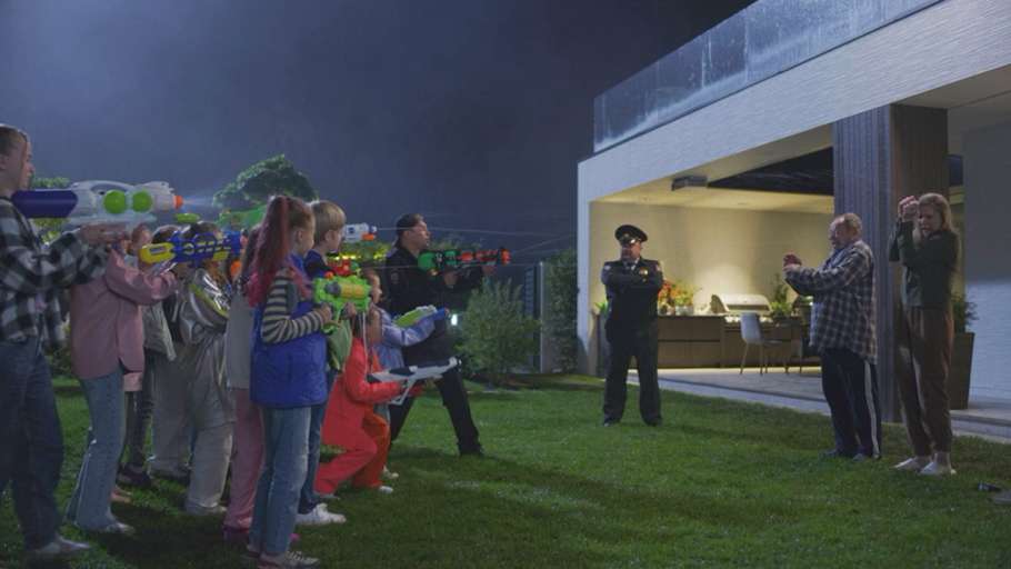 Не одна дома