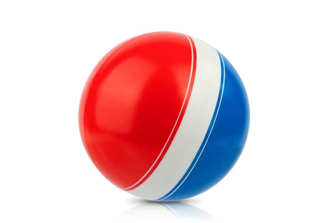 Игры с мячом развивают не только координацию, но и моторику, и концентрацию, и даже социальные навыки  Фото: ElenaChelysheva/Shutterstock